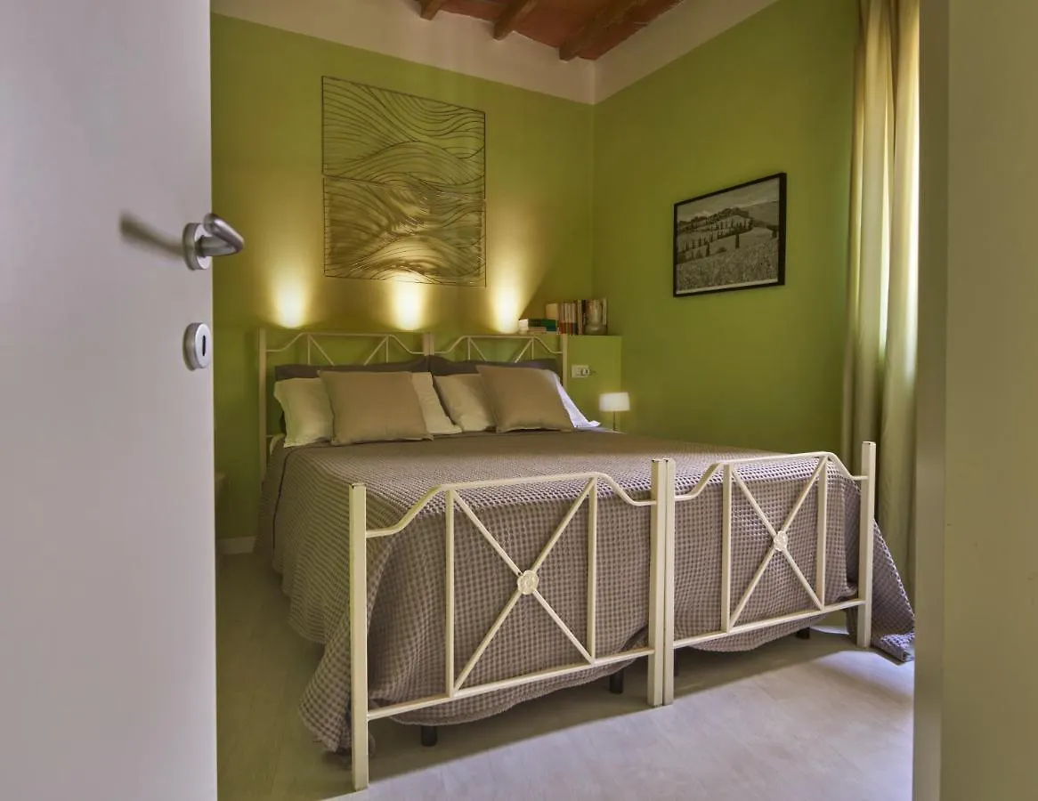Cozy 1-Bedroom Apartment With Balcony In Florence Historic Center Olaszország