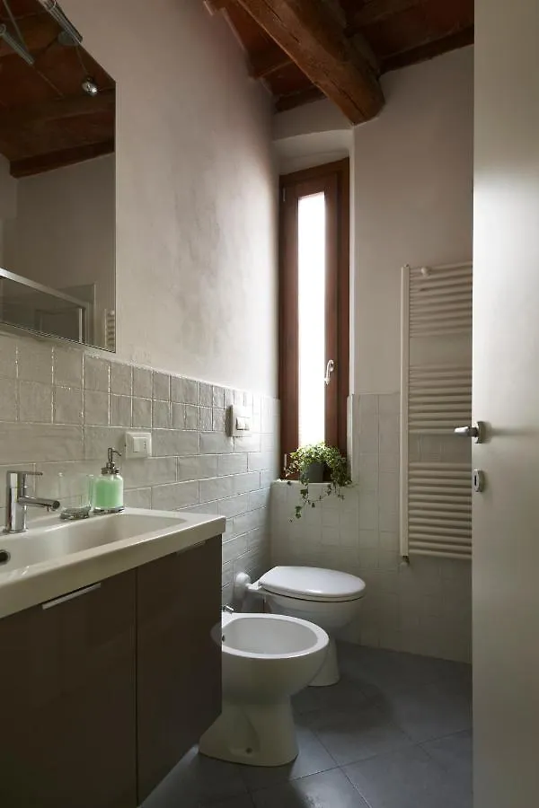 Cozy 1-Bedroom Apartment With Balcony In Florence Historic Center 0*,  Italy