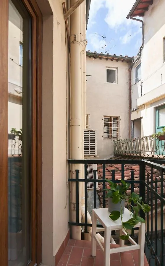 Cozy 1-Bedroom Apartment With Balcony In Florence Historic Center 0*,  Italy