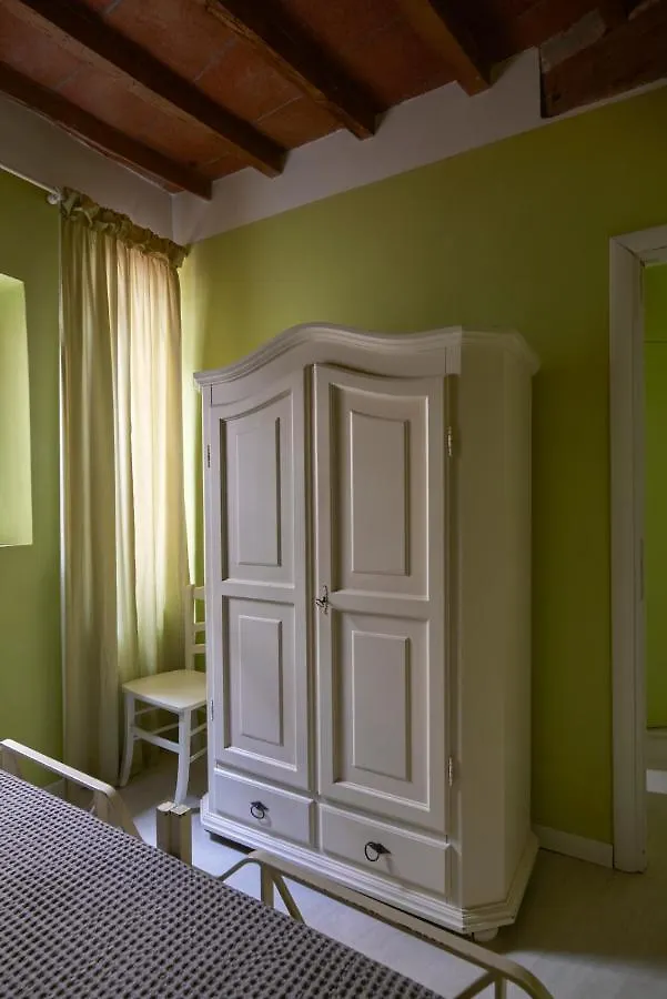 Cozy 1-Bedroom Apartment With Balcony In Florence Historic Center Italy